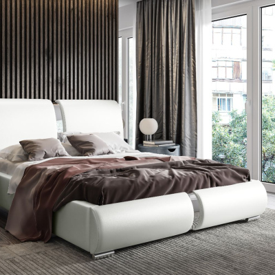 Čalúnená posteľ s chrómovými doplnkami 160x200 YVONNE - biela ekokoža