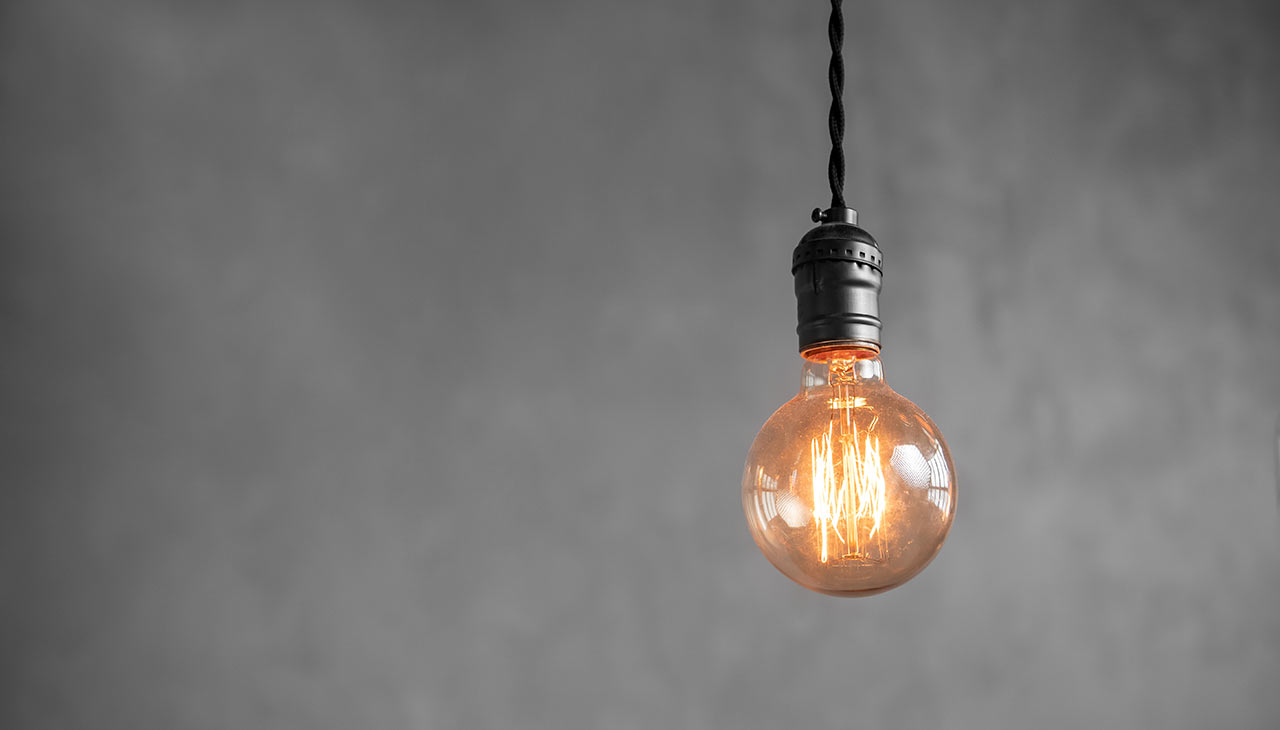 Filamentová žiarovka má svoje nezameniteľné kúzlo – buď ju milujete alebo nenávidíte